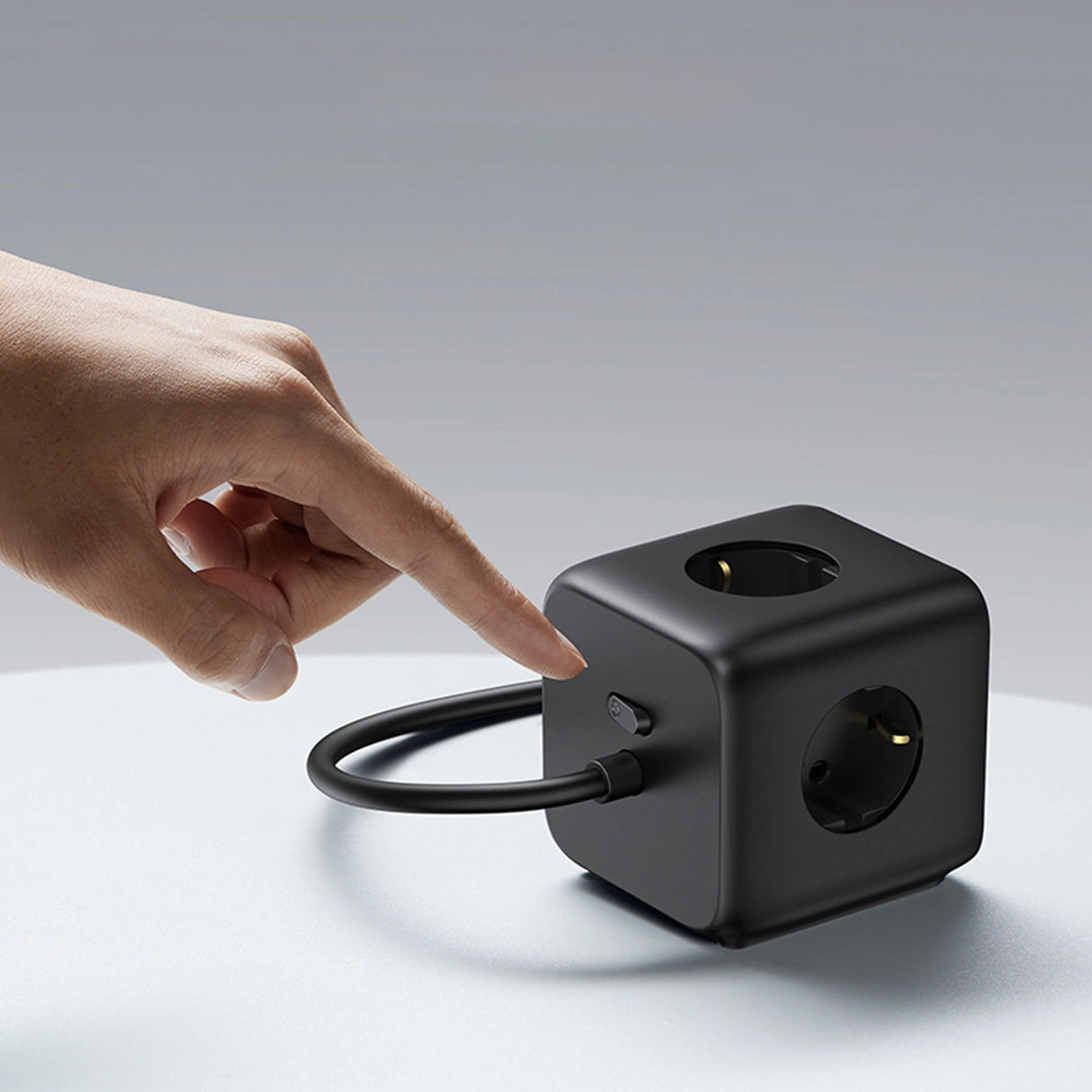 Ugreen cube power strip 65W USB / USB C + 3x AC stikkontakt sort (CD268)