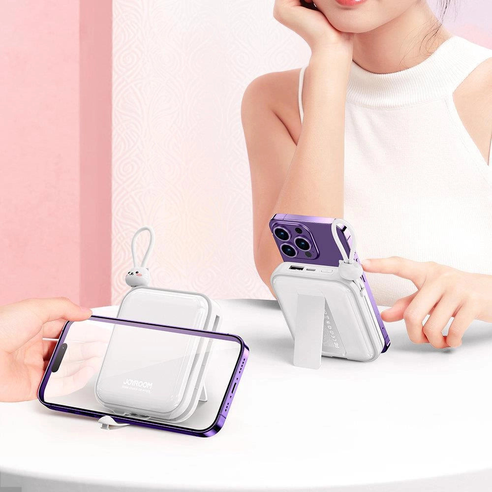 Joyroom powerbank med USB C og Lightning kabler og Cutie Series stand 10000mAh 22.5W hvid (JR-L008)