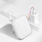 Joyroom powerbank med USB C og Lightning kabler og Cutie Series stand 10000mAh 22.5W hvid (JR-L008)