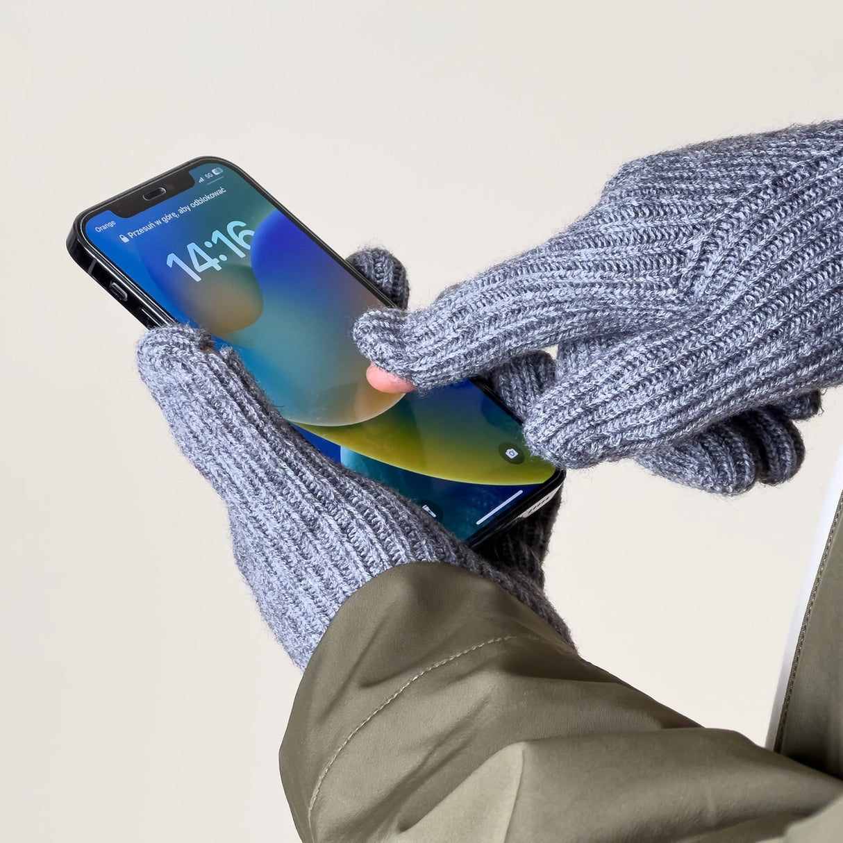 Trådede telefonhandsker med udskæringer til fingre - grå