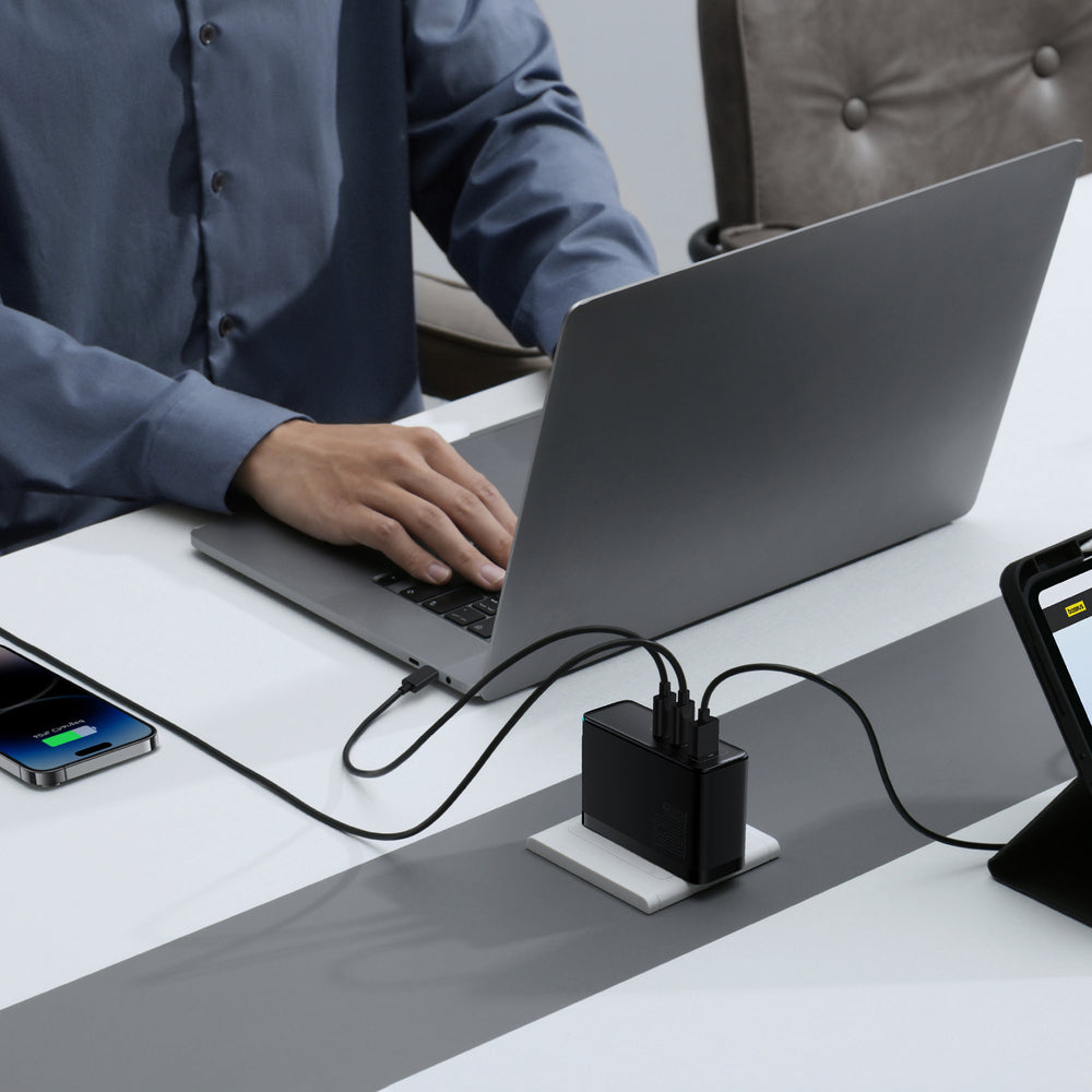 Baseus GaN5 Pro GaN oplader 2x USB-C / USB-A 160W - sort + USB-C - USB-C 240W kabel - sort
