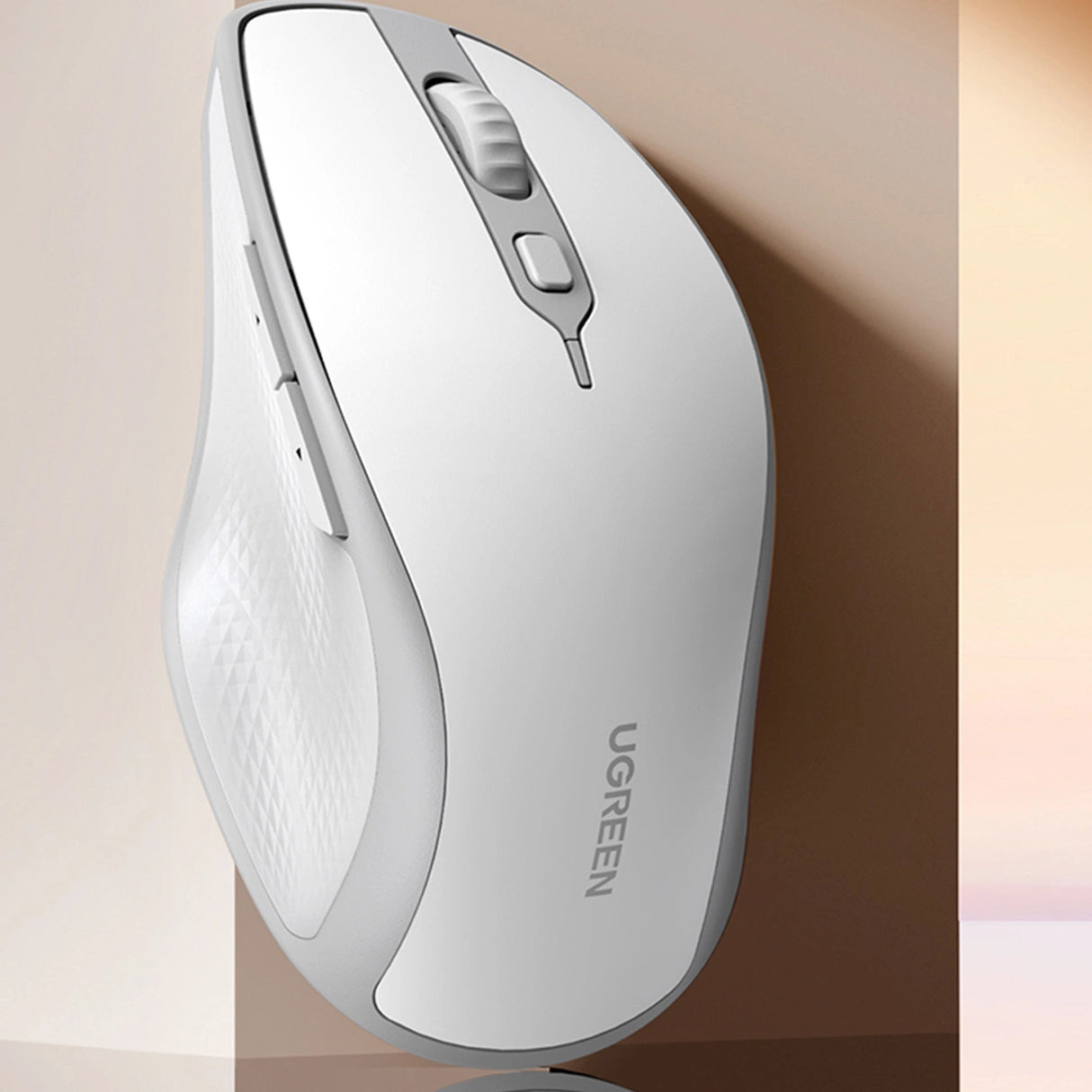 Ugreen MU101 ergonomisk trådløs mus Bluetooth / 2,4 GHz - hvid