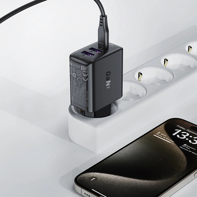 Acefast A57 PD 35W GaN oplader 2 x USB-A + USB-C med 3 porte - sort