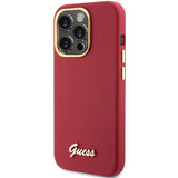 Guess Silicone Script Metal Logo & Frame Case til iPhone 15 Pro - rød