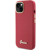 Guess Silicone Script Metal Logo & Frame Case til iPhone 15 - rød