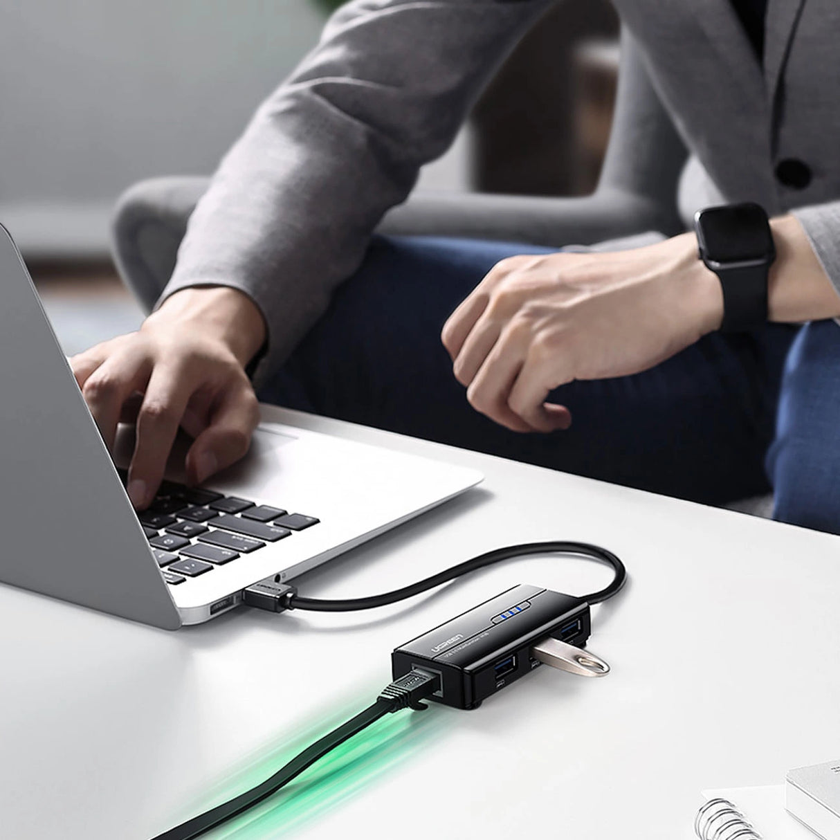 Ugreen 20265 USB-A / RJ45 1000 Mbps HUB 3x USB 3.0 netværksadapter - sort