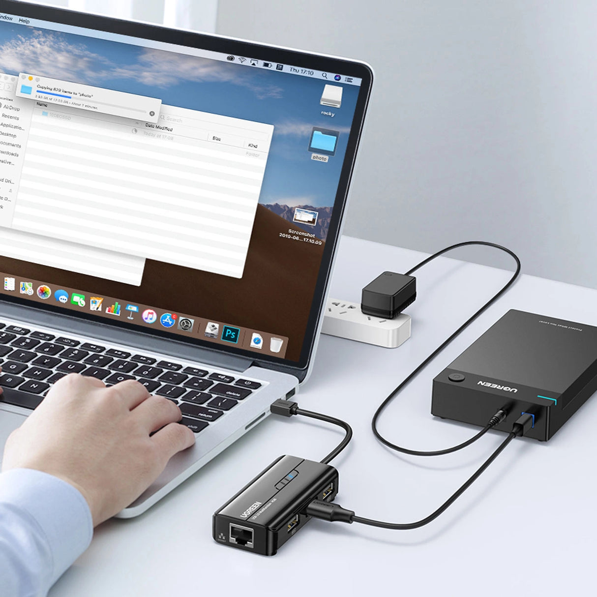 Ugreen 20264 RJ45 / USB-A 10/100Mbps HUB netværksadapter 3x USB-A 2.0 - sort
