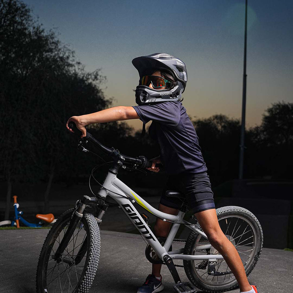 Rockbros TT-32SBTG-M children's bicycle helmet with removable chinbar, size M - gray