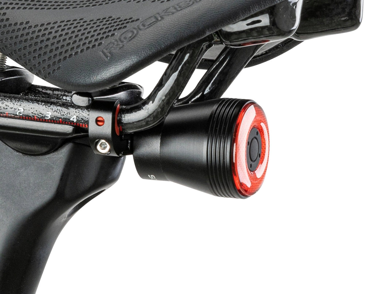 Rockbros Q5 baglys med intelligent stopsystem - sort
