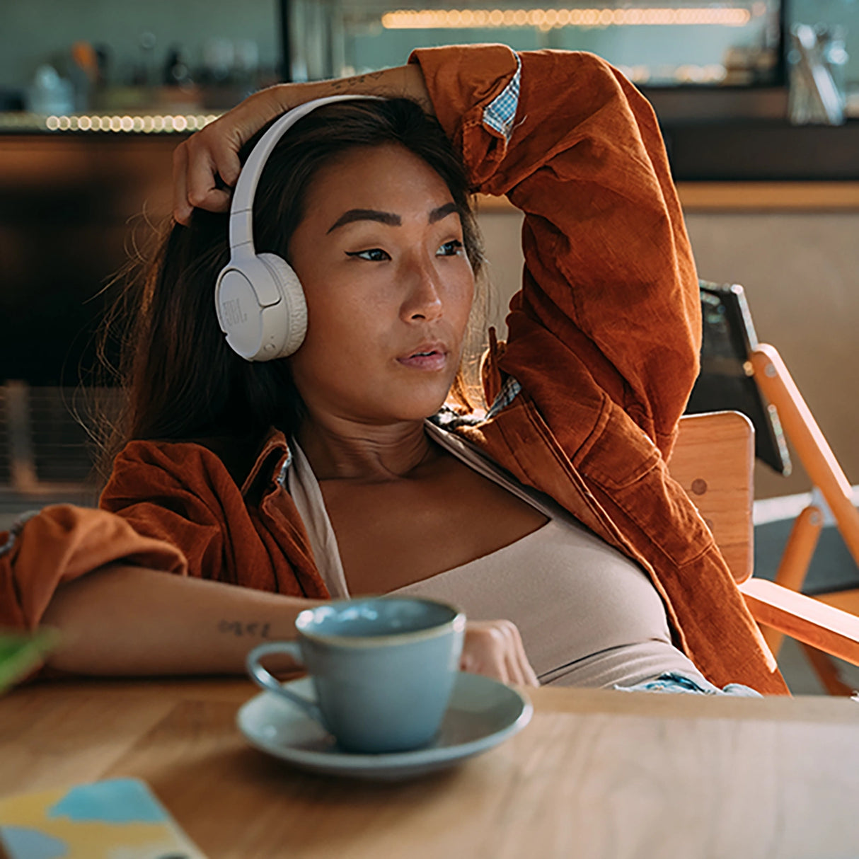 JBL Tune 520BT trådløse Bluetooth 5.3 hovedtelefoner - hvid