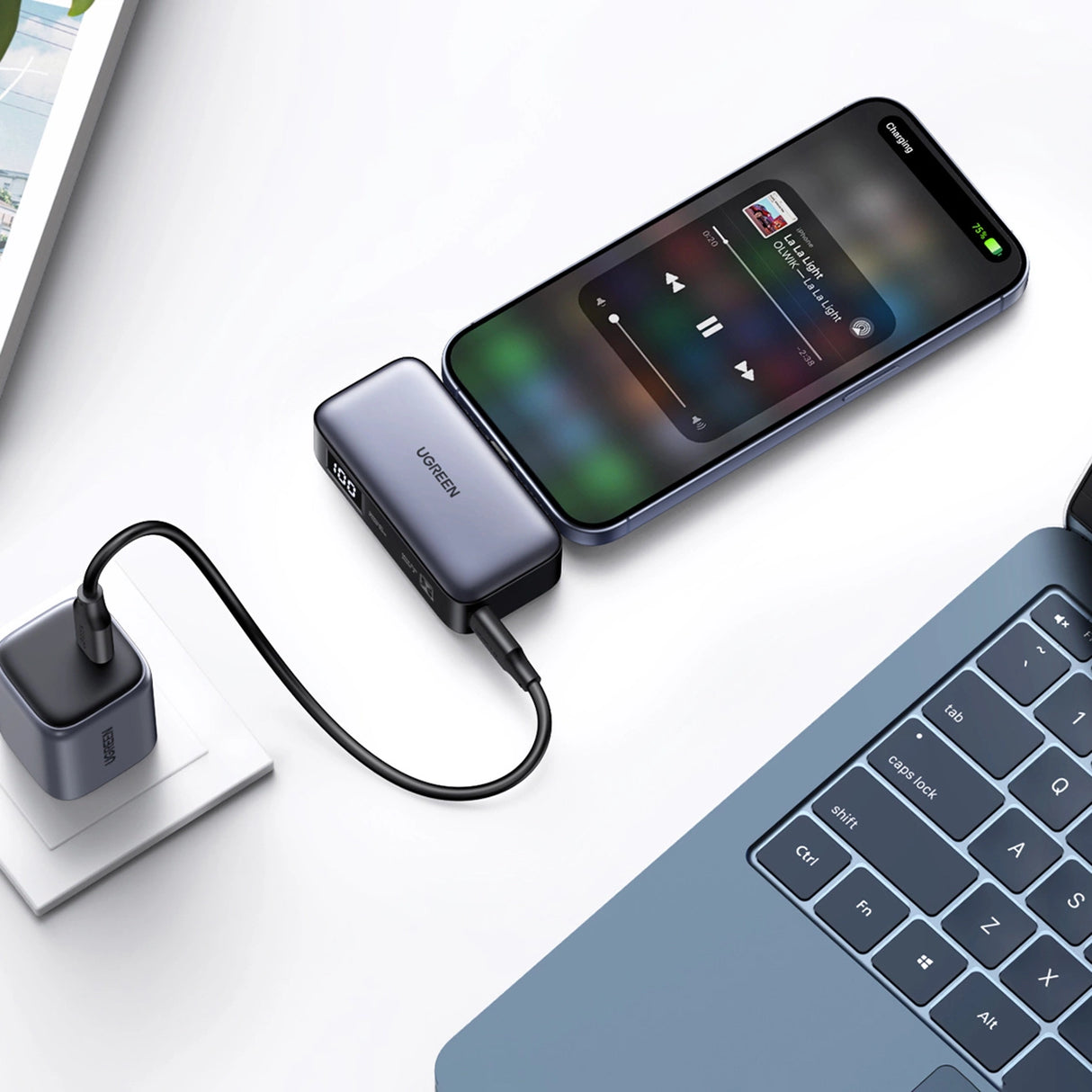 Ugreen PB503 5000mAh powerbank med USB-C-port og integreret USB-C-stik - grå