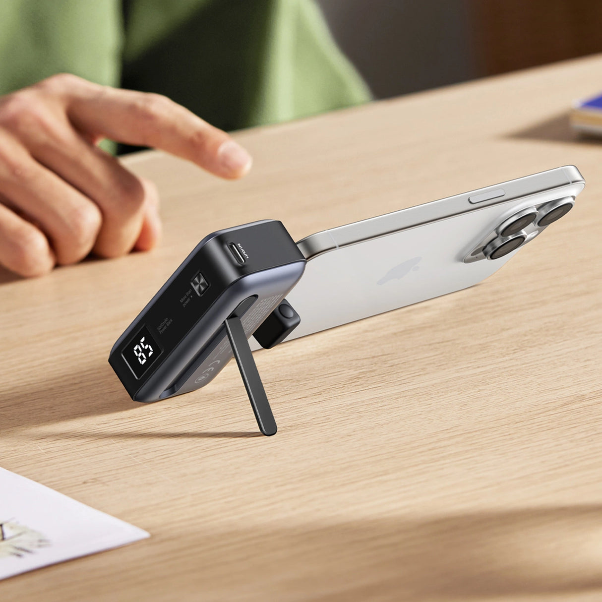 Ugreen PB503 5000mAh powerbank med USB-C-port og integreret USB-C-stik - grå
