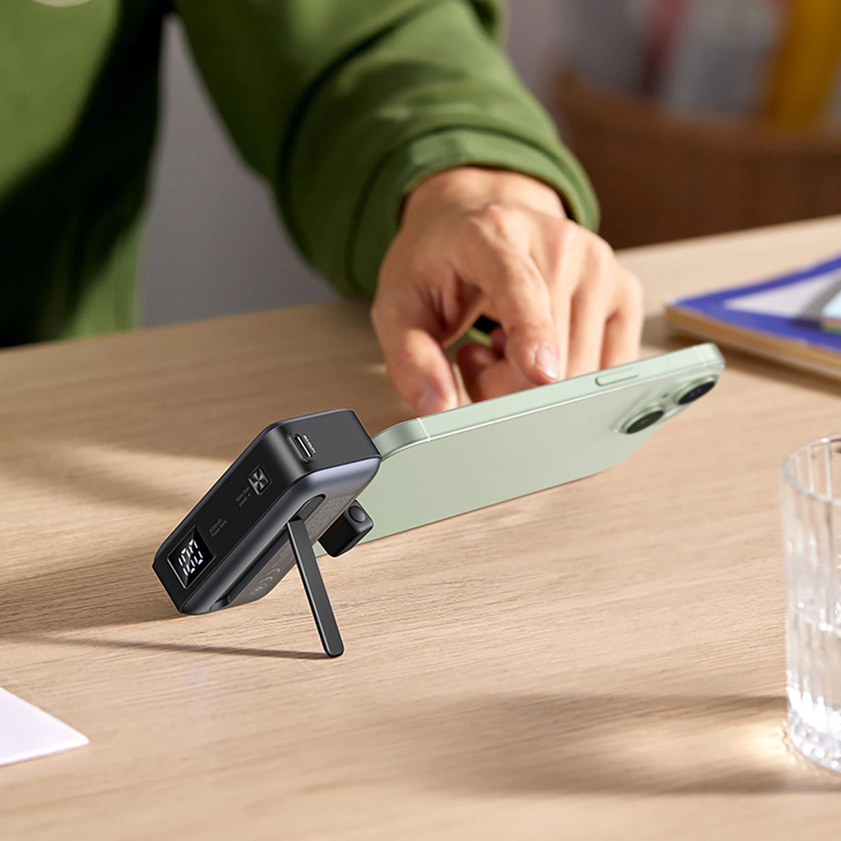 Ugreen PB503 5000mAh powerbank med USB-C-port og integreret USB-C-stik - grå