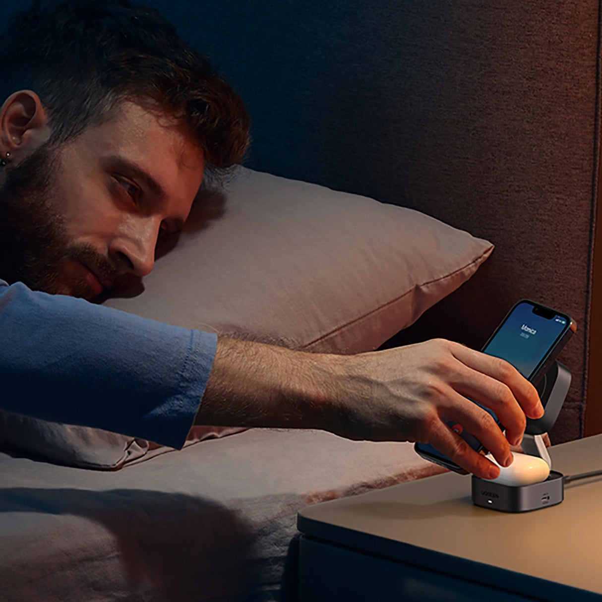 Ugreen W702 3in1 induktiv oplader med MagSafe / Qi2 og USB-C-port til telefon / hovedtelefoner - sort