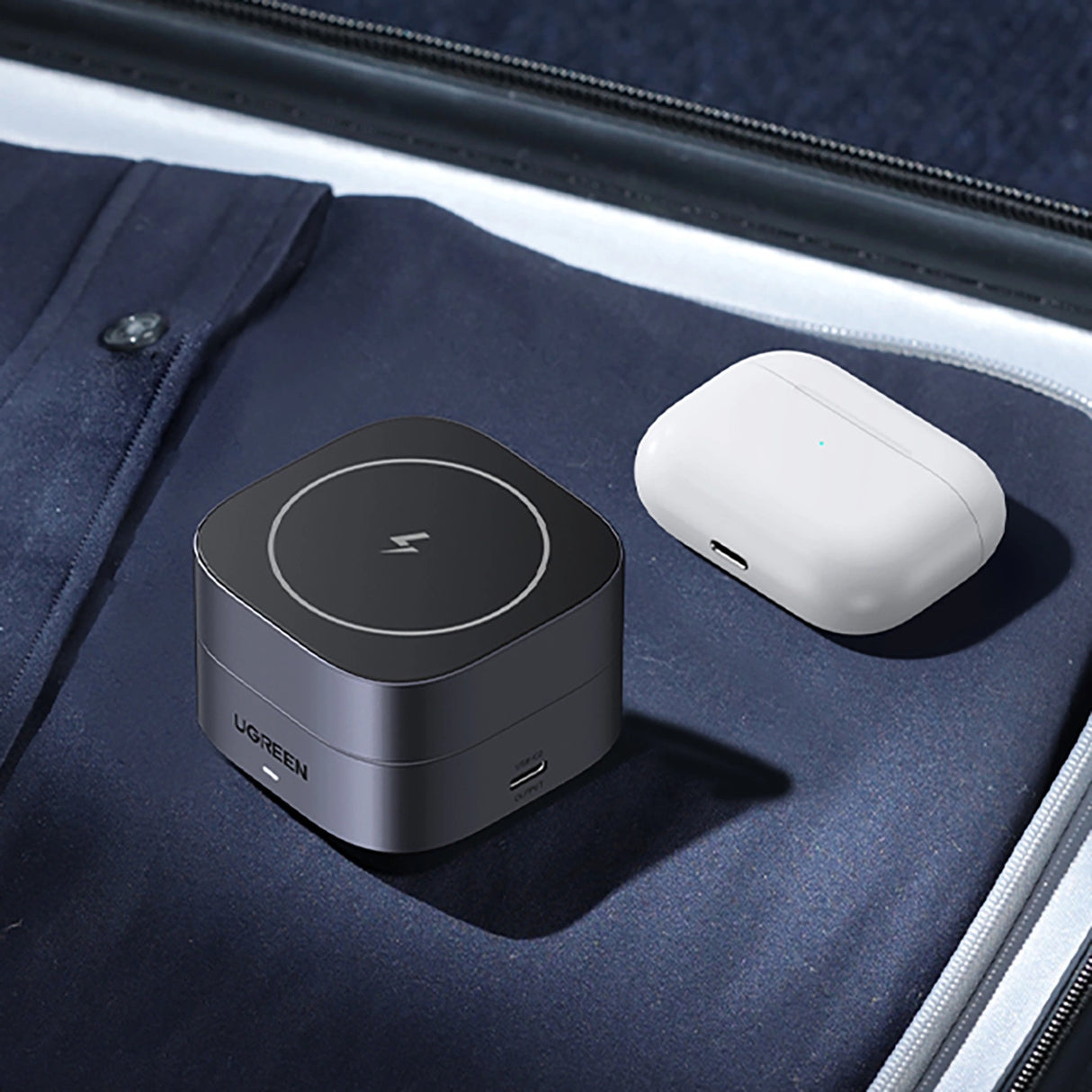 Ugreen W526 3in1 MagSafe / Qi induktiv oplader til telefon / hovedtelefoner med USB-C-port - sort