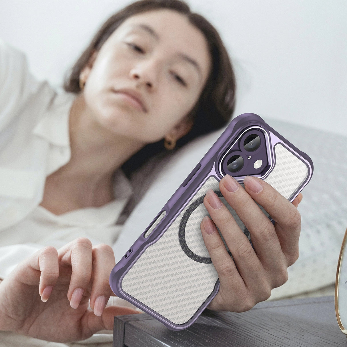Ledende serie MagSafe Silicone Case til iPhone 16 - Purple