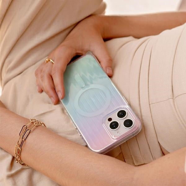 Uniq Coehl Lineær Magnetisk Opladning Case til iPhone 16 Pro Max - Iridescent