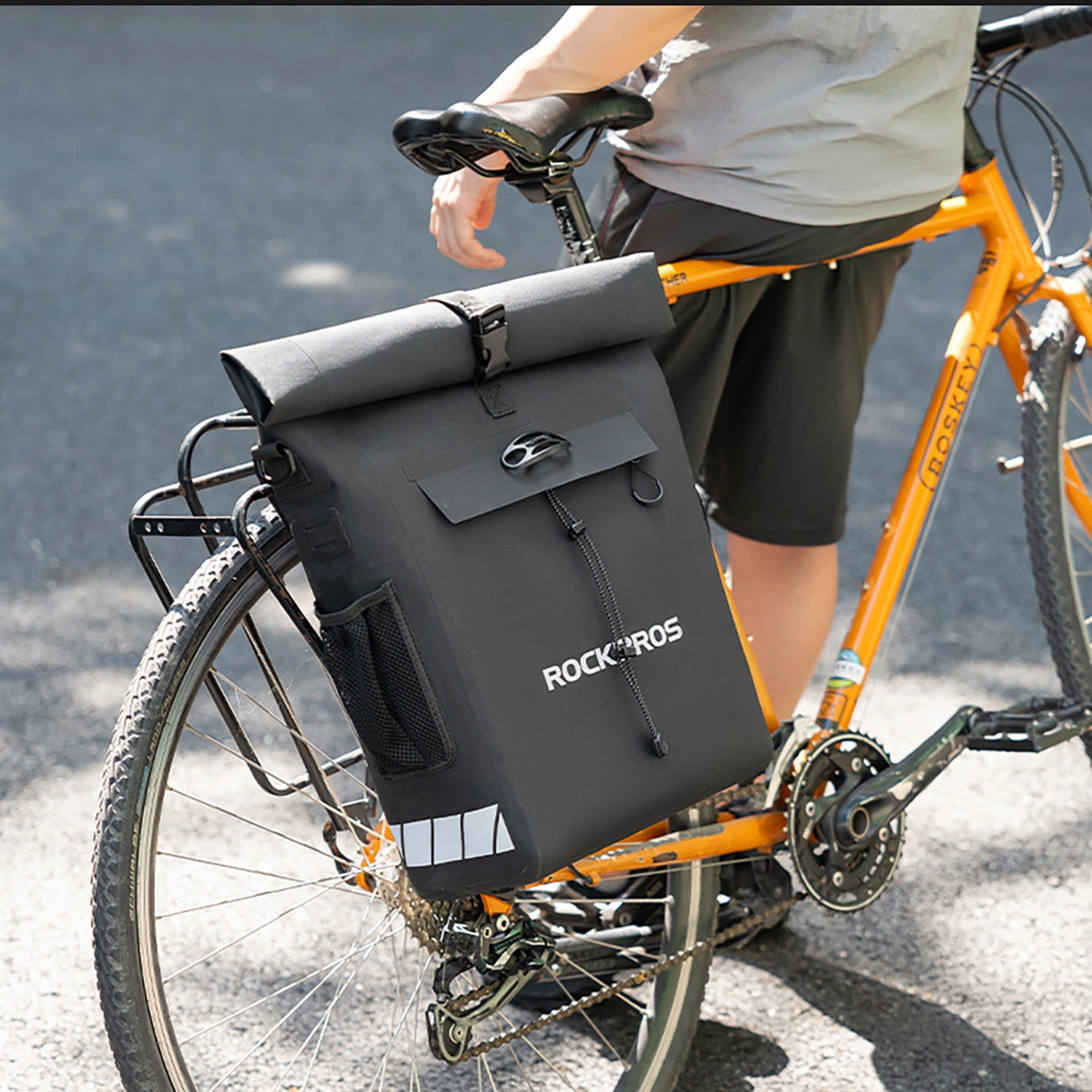 Rockbros cykeltaske med rygsækfunktion, vandtæt, med hjelmbeslag 18l - sort