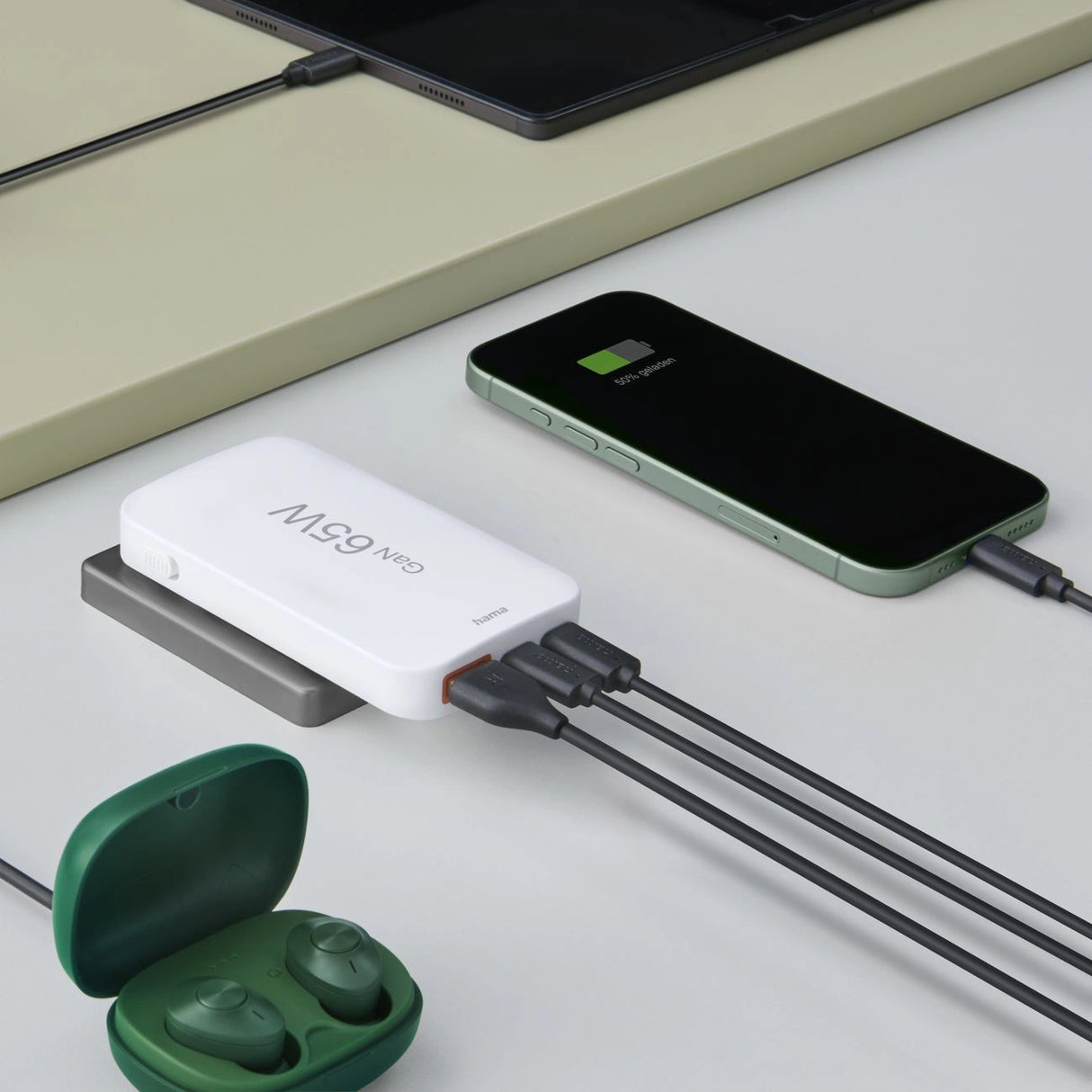 Hama GaN Charger 65W 2x USB-C 1x USB-A Foldbar - hvid