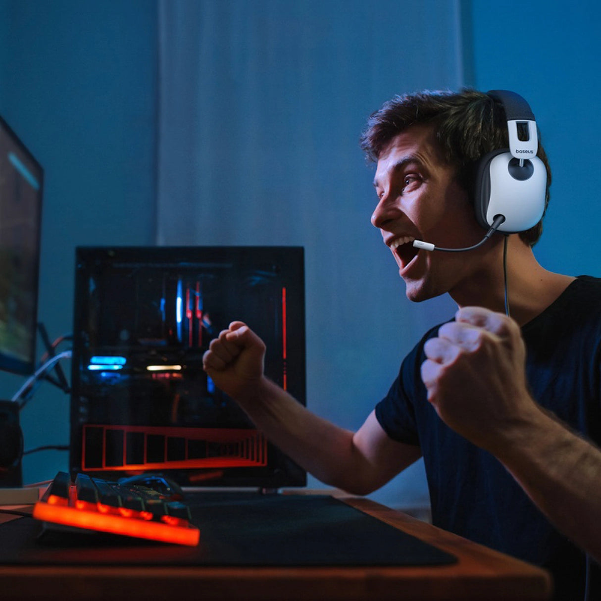 Baseus GoPlay 1 Max Gaming Wired Over-Ear Gaming Headphones - Hvid og sort