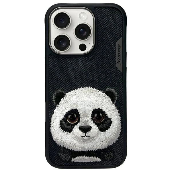 Nimmy Big Eyed Pet 2.0 Panda fodtøj til iPhone 16 Pro - sort