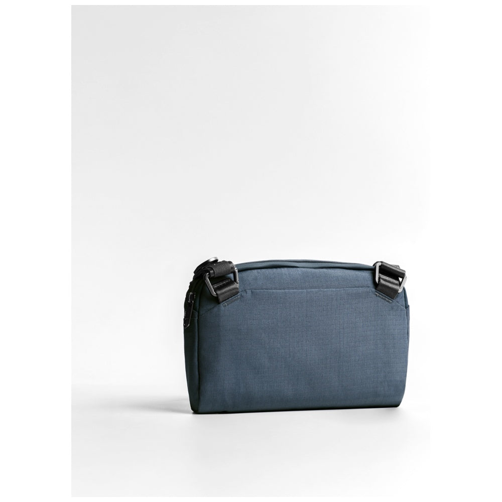 Uniq Arden Sling 2L taske - blå