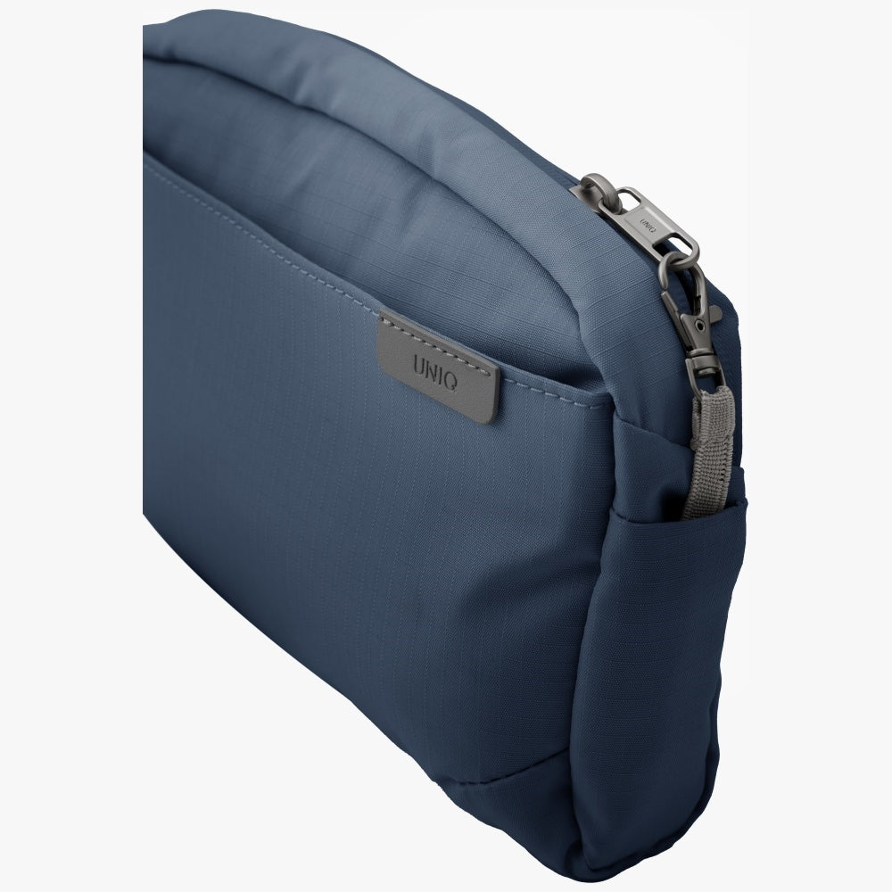 Uniq Arden Sling 2L taske - blå