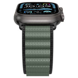 Strap Spigen WBF1 Strap til Apple Watch 44 / 45 / 46 / 49 mm - sort og grøn