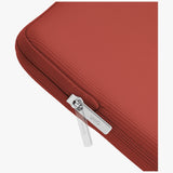 Uniq Cyprus Ridge Edition Laptop Sleeve til en 14" vandtæt neopren laptop - rød