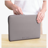 Uniq Cyprus Ridge Edition Laptop Sleeve til 14" bærbare computere, vandbestandigt neopren - grå