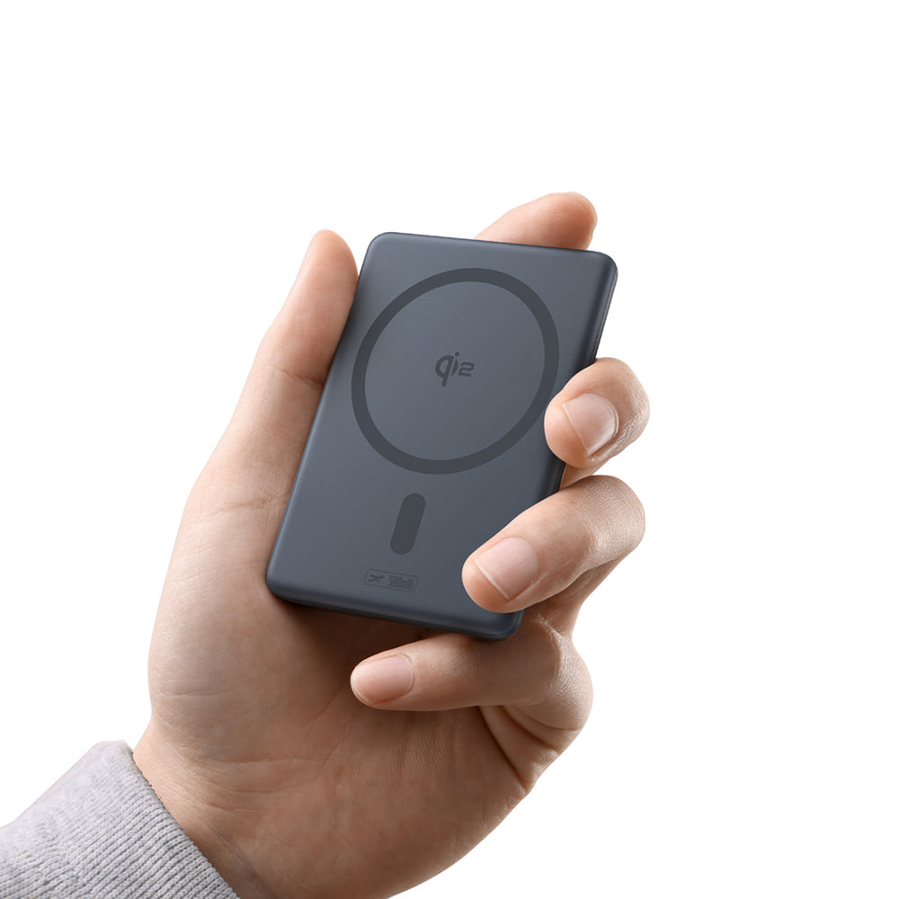 Baseus PicoGo AM31 Qi2 5000mAh 20W Ultra-Thin MagSafe Kompatibel Power Bank med Stativ og Baseus Simple USB-C 20cm Strikkede Kabel - Grå