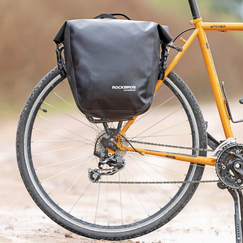 Rockbros AS-003-1BK vandtæt cykeltaske med skulderrem, monteret foran/bagsiden, 10-14l - sort