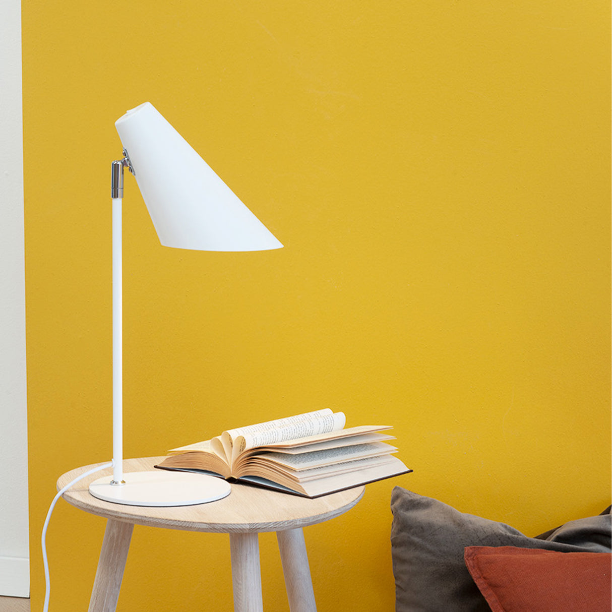 Dyberg Larsen Cale mat hvid bordlampe