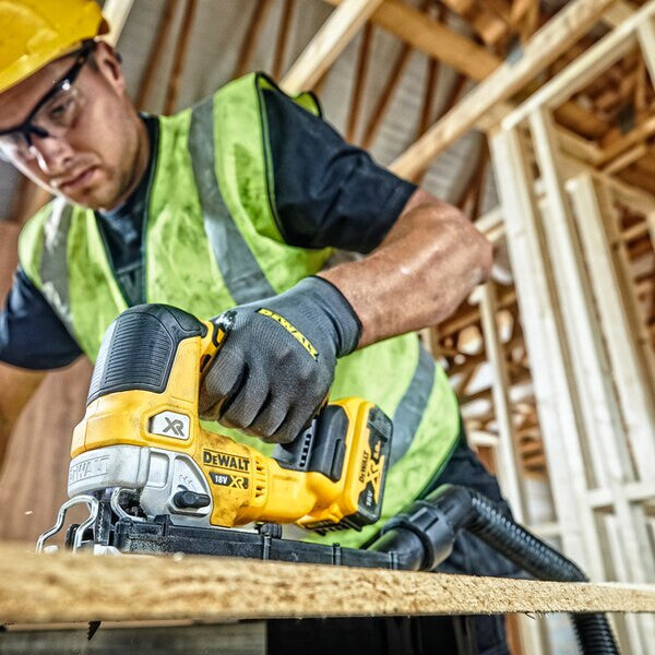 DeWALT Stiksav 18V Batteri og lader ikke inkluderet