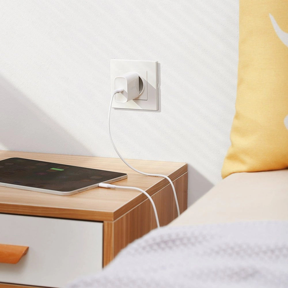 Ugreen Fast USB Charger Type C Power Delivery 30 W Quick Charge 4.0 hvid (70161)