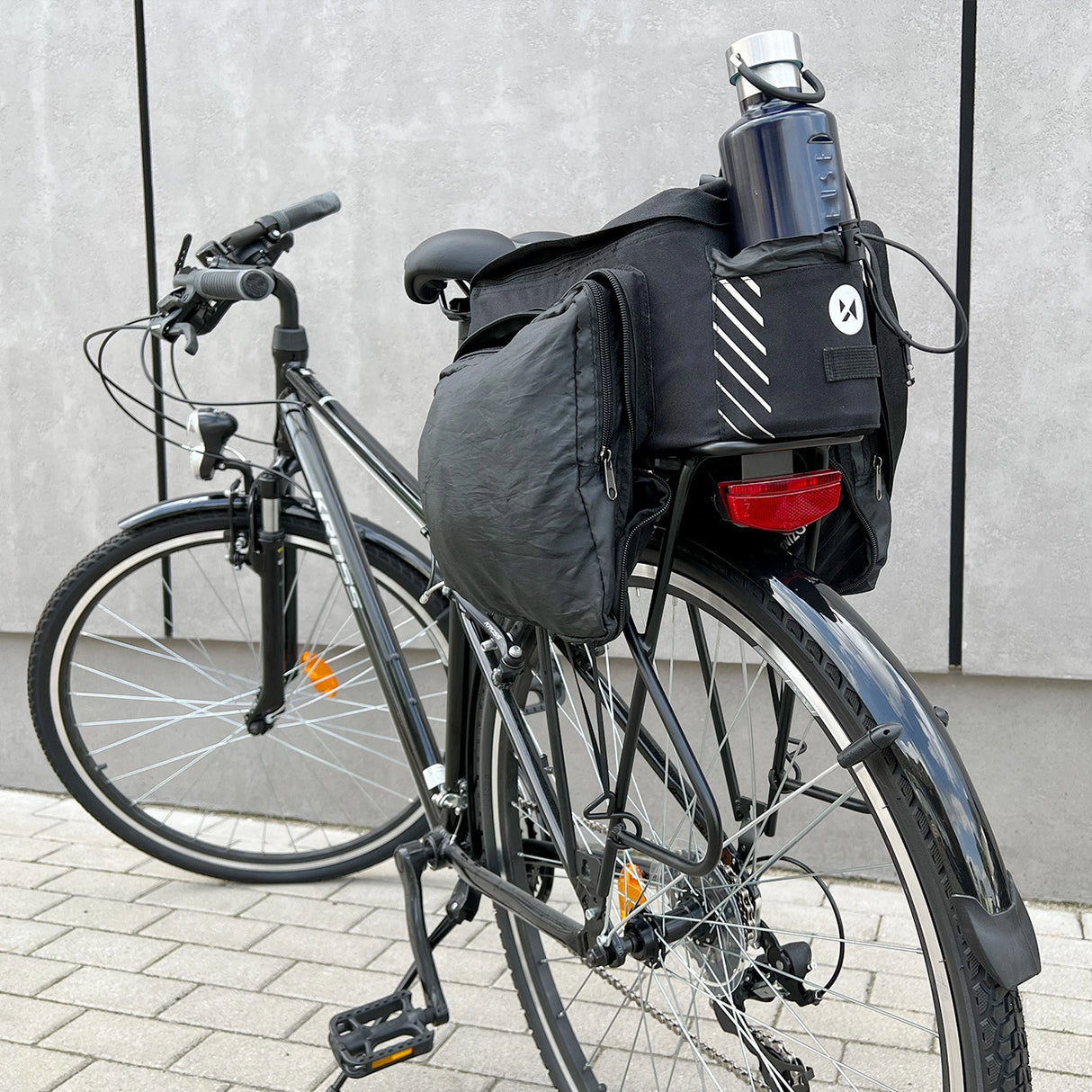 Wozinsky cykeltaske med 9l skulderrem (regn dække inkluderet) sort (WBB22BK)