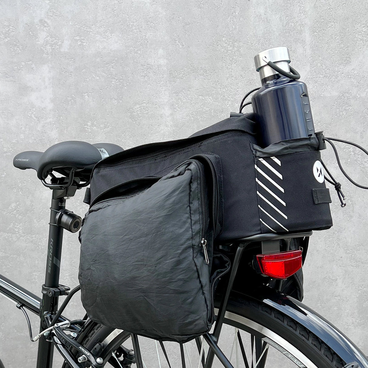 Wozinsky cykeltaske med 9l skulderrem (regn dække inkluderet) sort (WBB22BK)