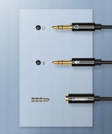 Ugreen AUX splitterkablet 3,5 mm mini jack (kvindelig) - 2x 3,5 mm mini jack (mandlig - mikrofon og hovedtelefoner) sort (AV140 20899)