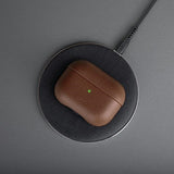 Uniq Terra Ægte læderfoder til AirPods Pro - oliven