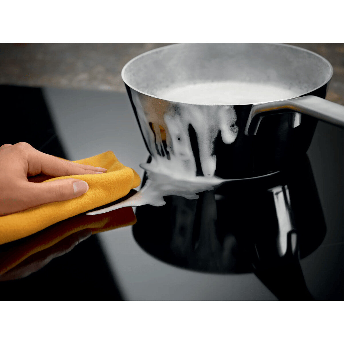 Electrolux LIB60424CK Sort Indbygget 60 cm Zone induktionskogeplade 4 zone(s)
