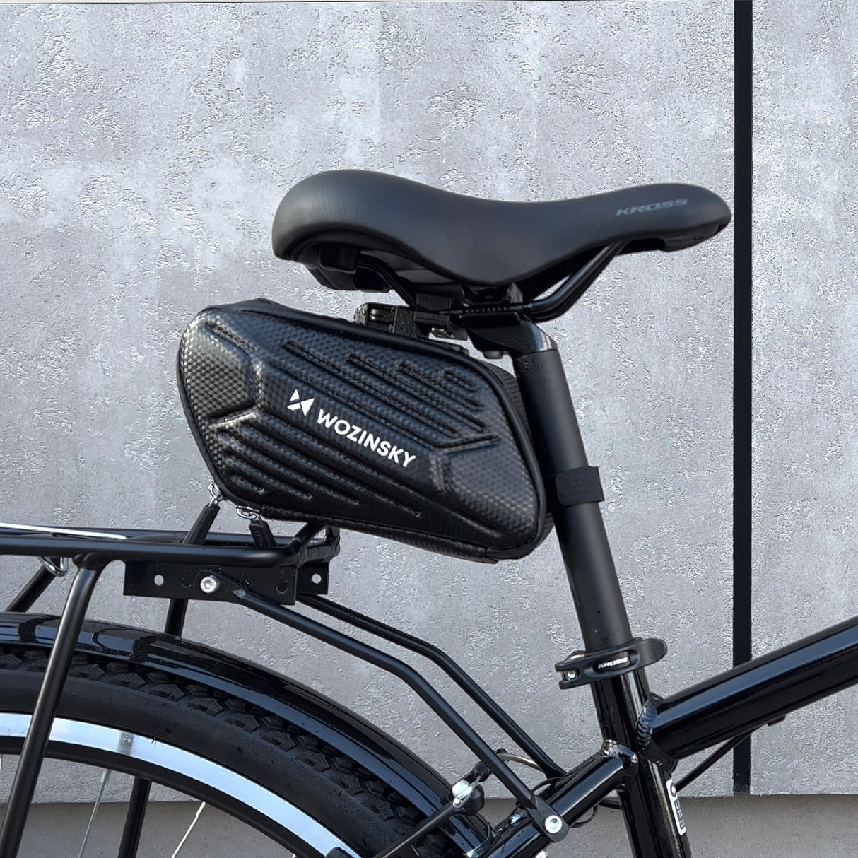 Wozinsky cykel sadel taske vandtæt 1,5 l sort (WBB27BK)