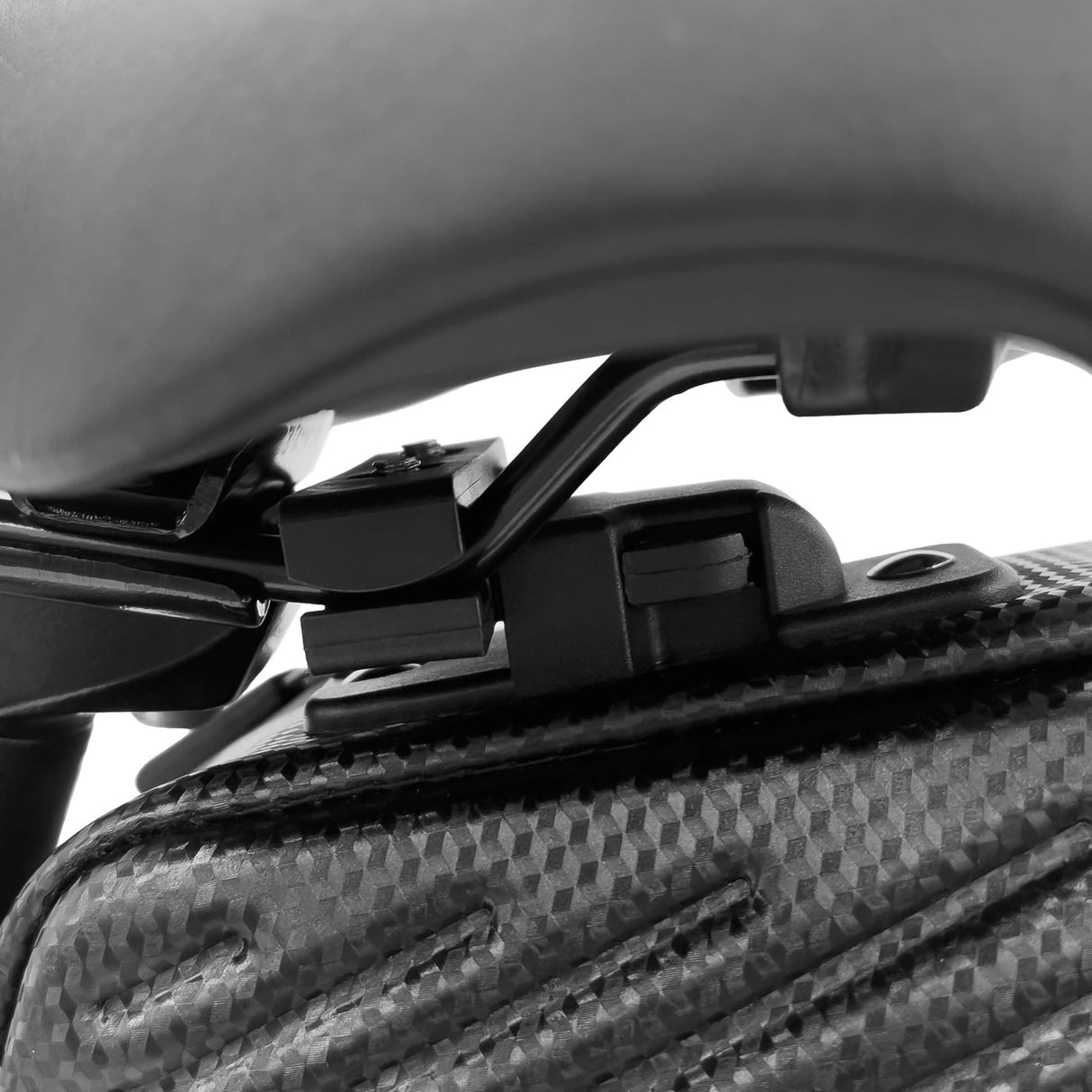 Wozinsky cykel sadel taske vandtæt 1,5 l sort (WBB27BK)