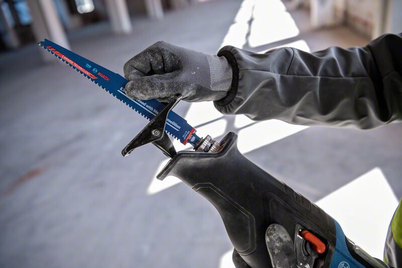 Bosch GSA 18V-28 Professional Bajonetsav 18V Uden batteri Batteri og lader ikke inkluderet 1100W