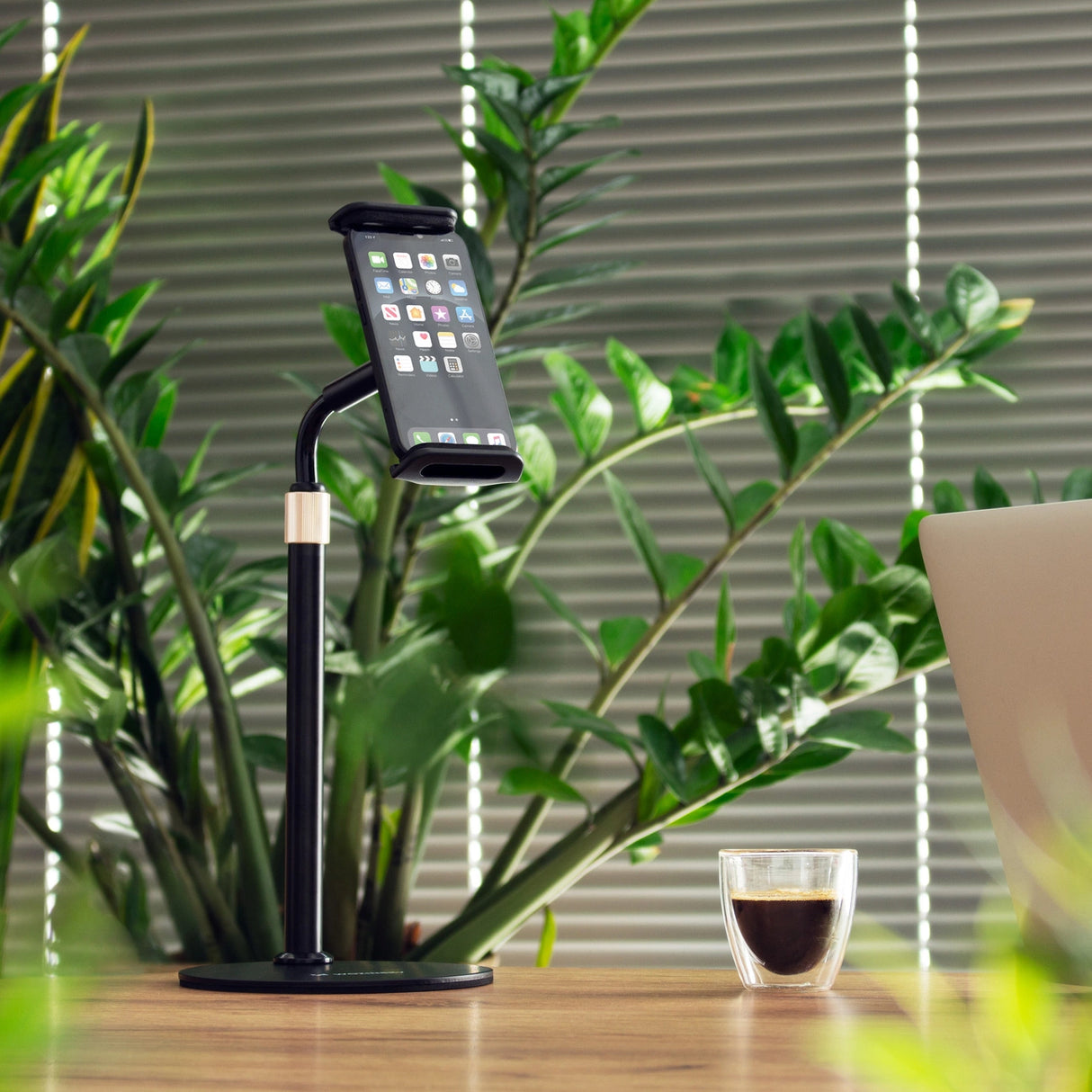 Wozinsky står for tablet og telefon på skrivebordet sort (WTHBK4)