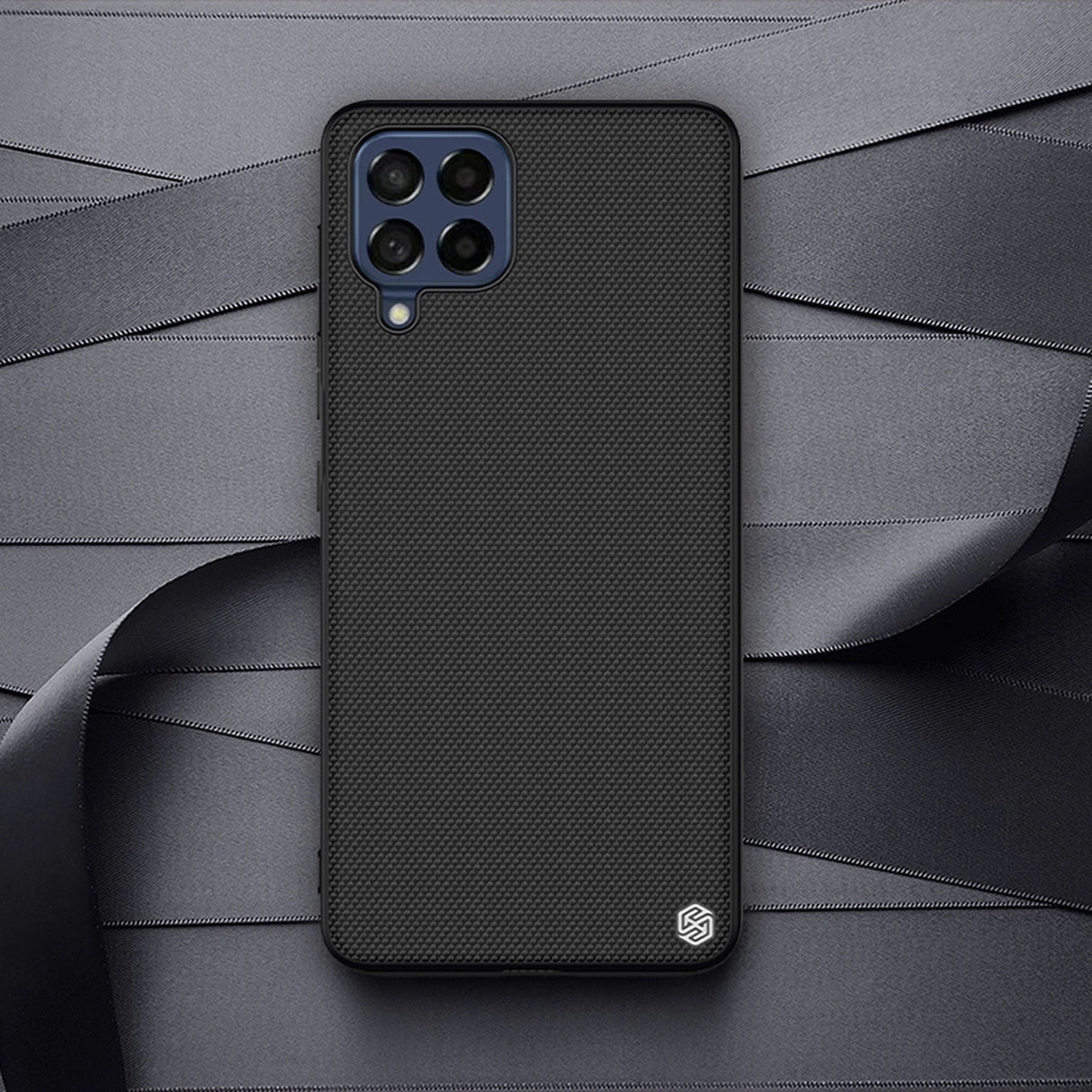 Nillkin Textured Case holdbar forstærket kuffert med gel ramme og nylon tilbage til Samsung Galaxy M53 5G sort