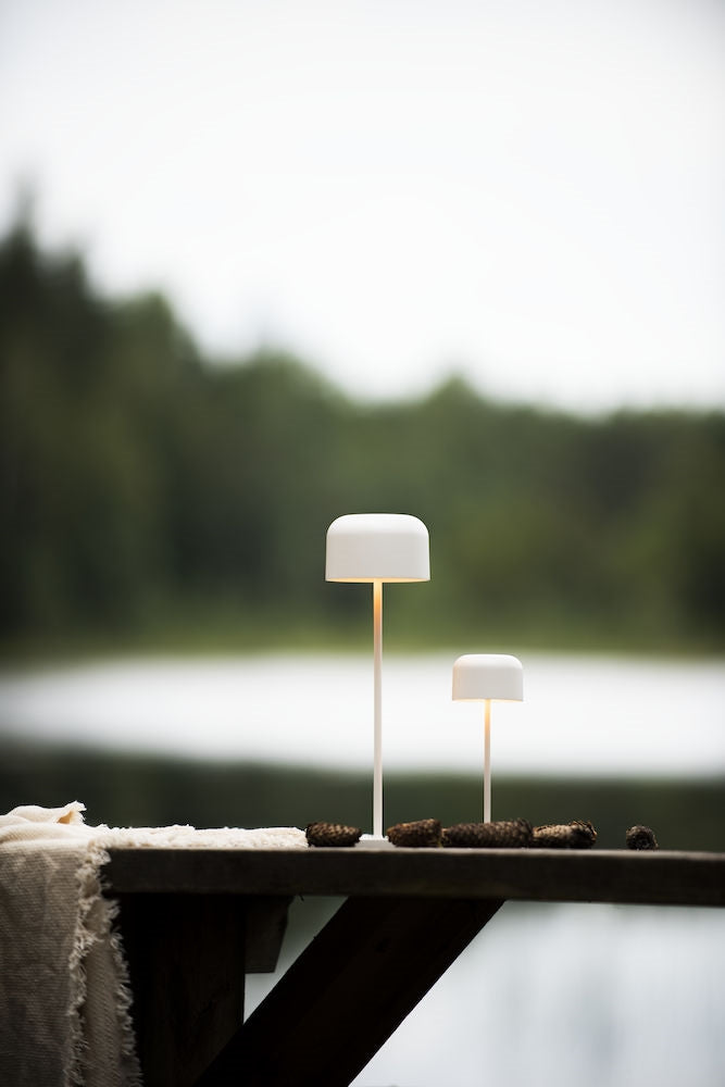 Konstsmide Lille hvid bordlampe portable