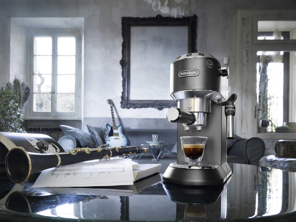 De’Longhi Dedica Style EC685.BK Manuelle espressomaskiner, Sort