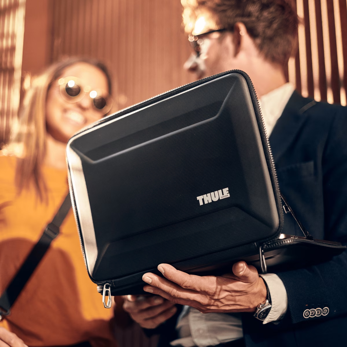 Thule Gauntlet Sleeve MacBook® Pro 14". Sort